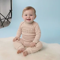 CONJ BODY MANGA LONGA COM ESTAMPA E CALCA EM SUEDINE