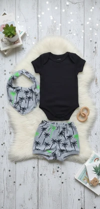 Conjunto Baby Tropical Premium – Body, Shorts e Babador Bandana