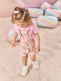 CONJUNTO BLUSA E JARDINEIRA