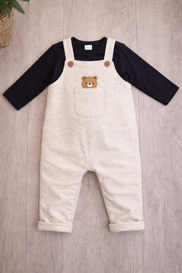 Jardineira Teddy Hug 🧸✨