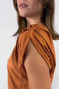 Blusa Emerge Suede