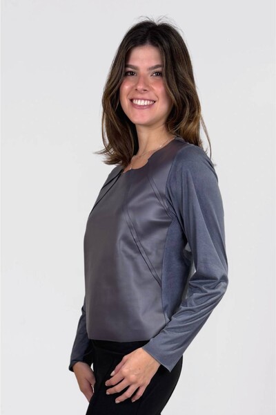 FotoBlusa Miragem Recortes Couro