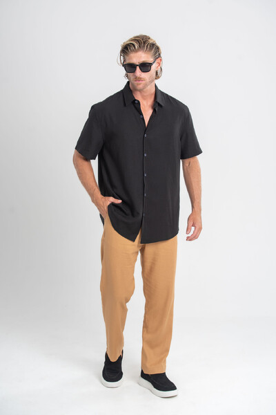 Foto Conjunto Calça Positano Marrom Claro e Camisa Vegas Preta