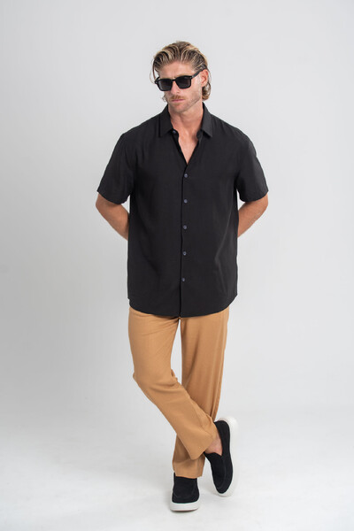 Foto Conjunto Calça Positano Marrom Claro e Camisa Vegas Preta