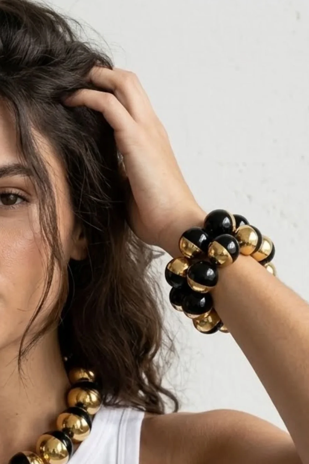 Foto Kit Pulseiras Esferas Pretas Dourada