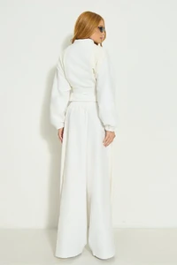 Conjunto Cropped com Passantes e Calça Recortes