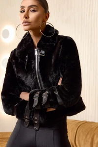 Casaco Pelúcia Detalhe PU Preto