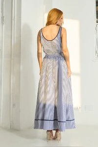 Conjunto Regata e Saia Midi com Pregas