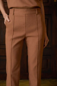 Calça Nervura Bolso Faca