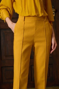 Calça Nervura Bolso Faca