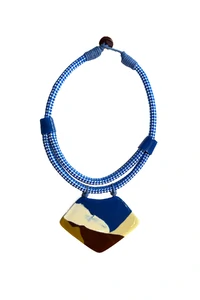 Colar Curto Cordão Pingente Resina