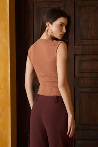 Blusa Ribana Decote V Camel