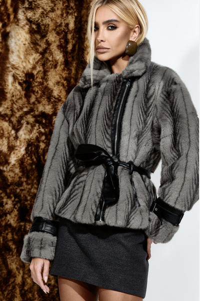 Foto Casaco Pelúcia Detalhe PU