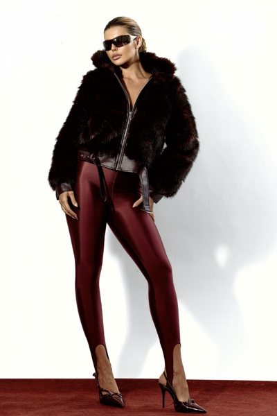 Foto Calça Legging Detalhe Pé Vinho