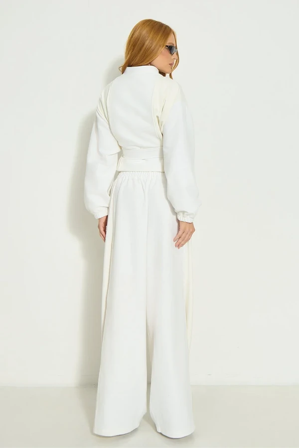 Conjunto Cropped com Passantes e Calça Recortes