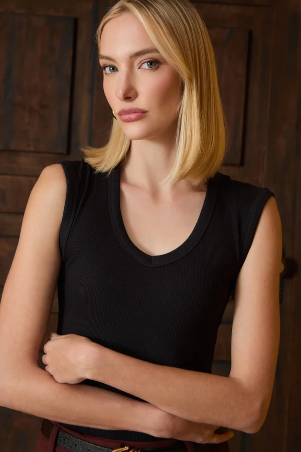 Blusa Ribana Decote V Preta