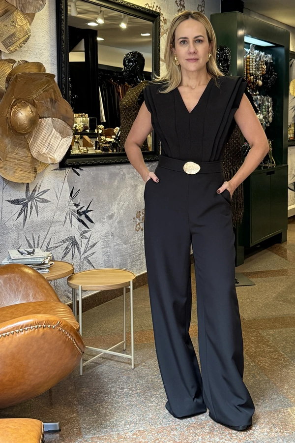 Macacão com Babado Estruturado e Cinto