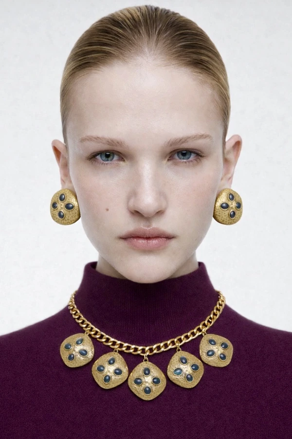 Colar Martelado Pedras