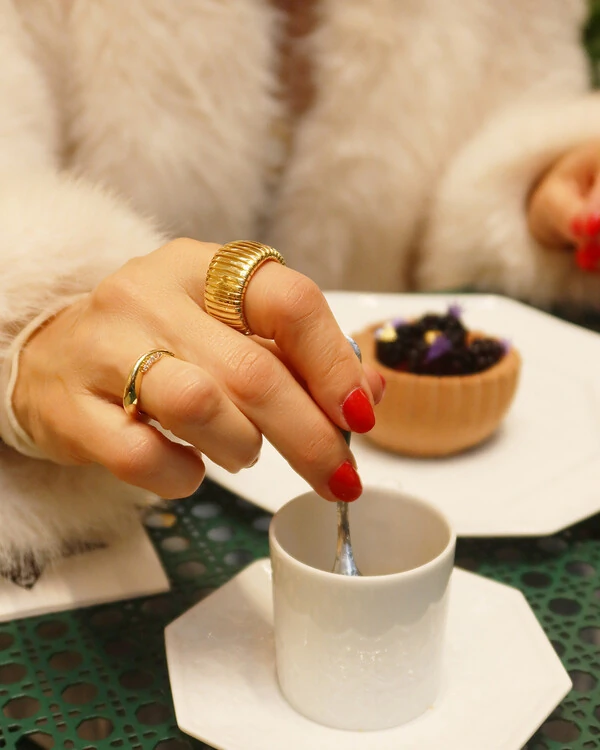 Anel Largo Filetes | Ouro Amarelo 18k