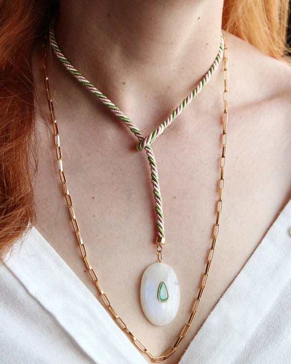 Colar Fio Seda Torcido Verde | Ouro Amarelo 18K