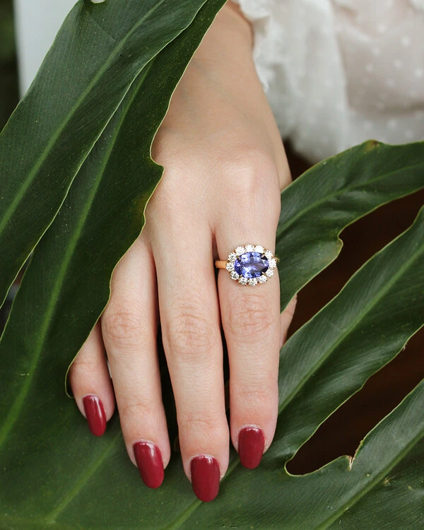 Anel Tanzanita Oval Diamante | Ouro Amarelo 18k