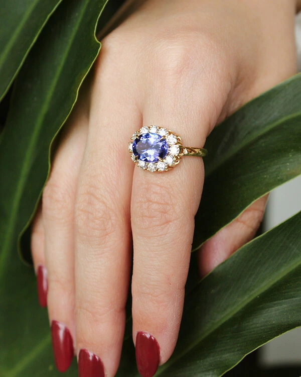 Anel Tanzanita Oval Diamante | Ouro Amarelo 18k