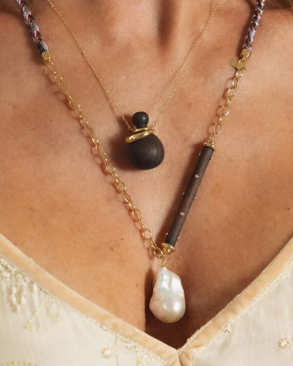 Colar Hygge Madeira Diamante e Pérola Barroca | Ouro Amarelo 18k