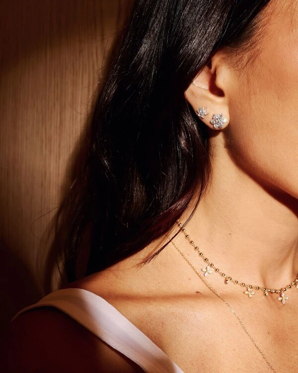 Brinco Flor Diamante 4PTS | Ouro Branco 18K