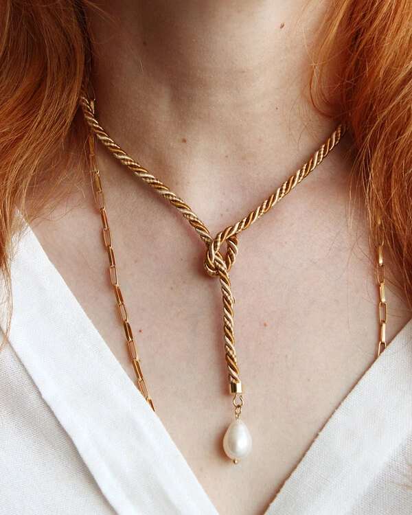 Colar Fio Seda Torcido Bege | Ouro Amarelo 18K 48cm