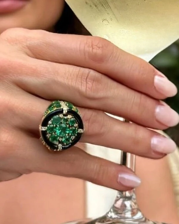 Anel Onix, Esmeralda e Diamante | Ouro Amarelo 18k