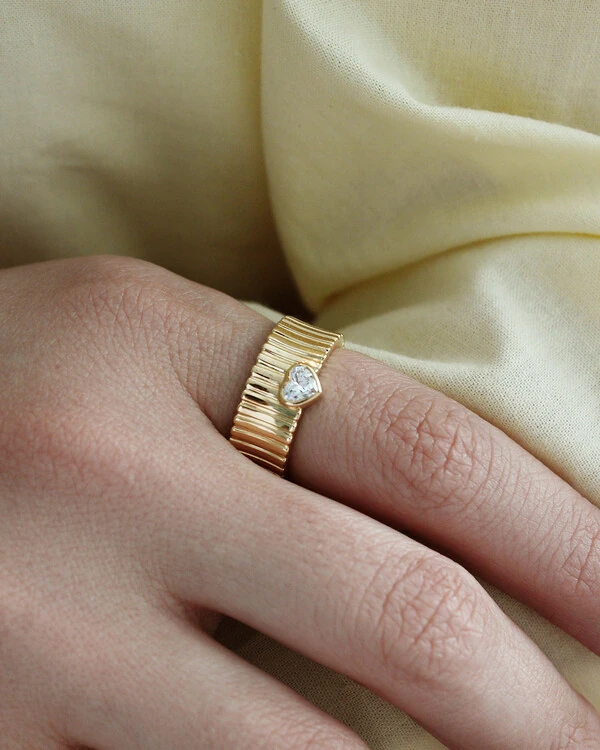 Anel Filetes Coração Diamante | Ouro Amarelo 18k