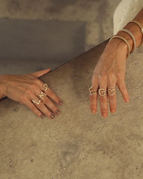 Anel Duet Letra Diamante | Ouro Amarelo 18k