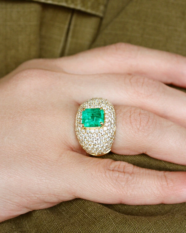Anel Pavê Diamante e Esmeralda | Ouro Amarelo 18k