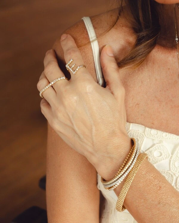 Anel Duet Letra Diamante | Ouro Amarelo 18k