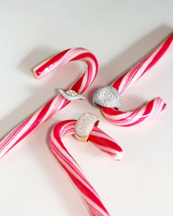 Anel Curvo Diamante Pavê | Ouro Amarelo 18k