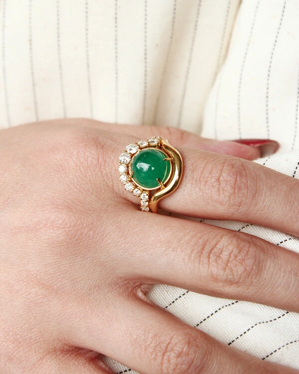 Anel Esmeralda Cabochão