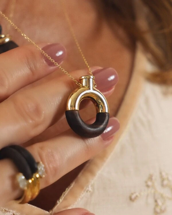 Colar Hygge Perfumeiro Madeira | Ouro Amarelo 18k