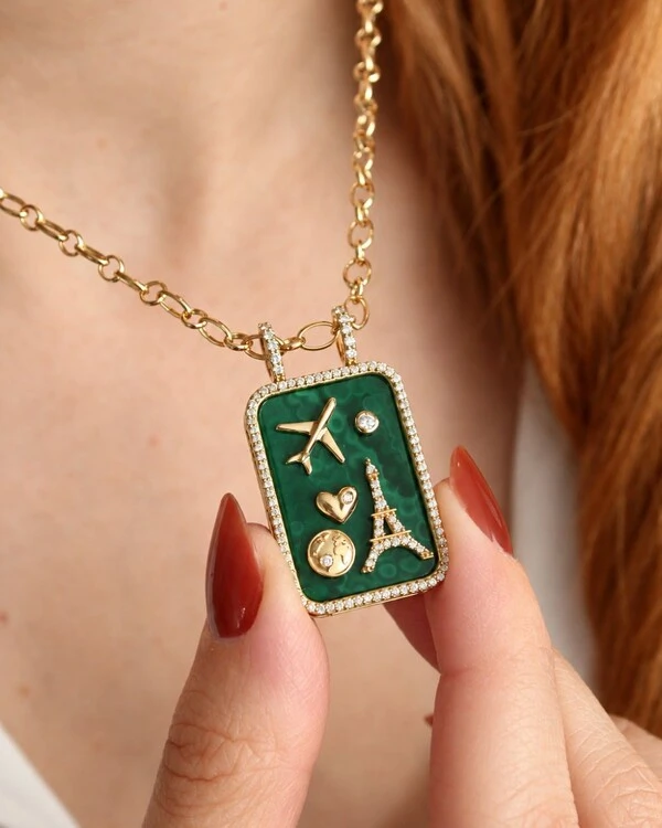 Pingente Voyage Placa Malaquita | Ouro Amarelo 18k