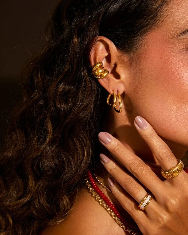 Brinco Argola Triangular Arredonda Menor | Ouro Amarelo 18K