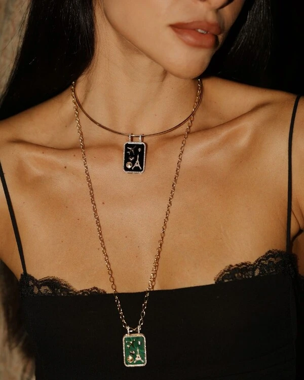 Pingente Voyage Placa Onix | Ouro Amarelo 18k