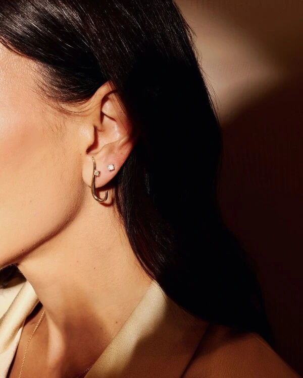 Brinco Curvo Aberto Diamante | Ouro Amarelo 18K