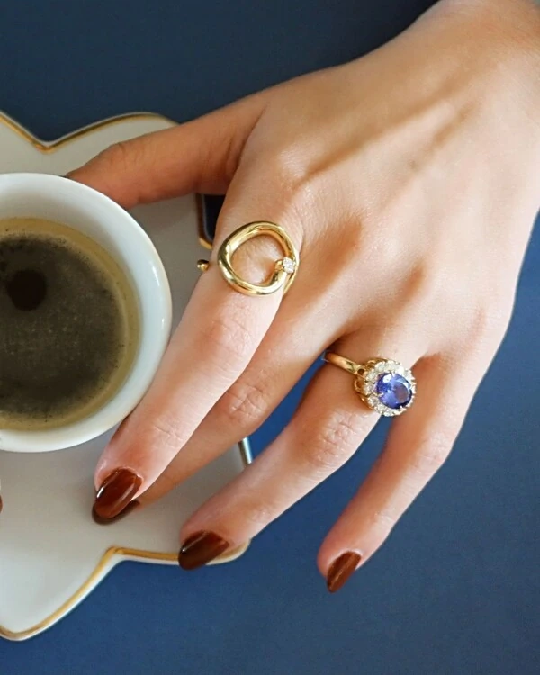 Anel Tanzanita Oval Diamante | Ouro Amarelo 18k
