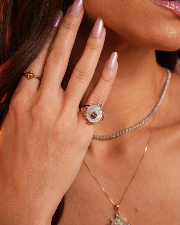 Anel Dedinho Madrepérola Sagrado Coração | Ouro Amarelo 18K