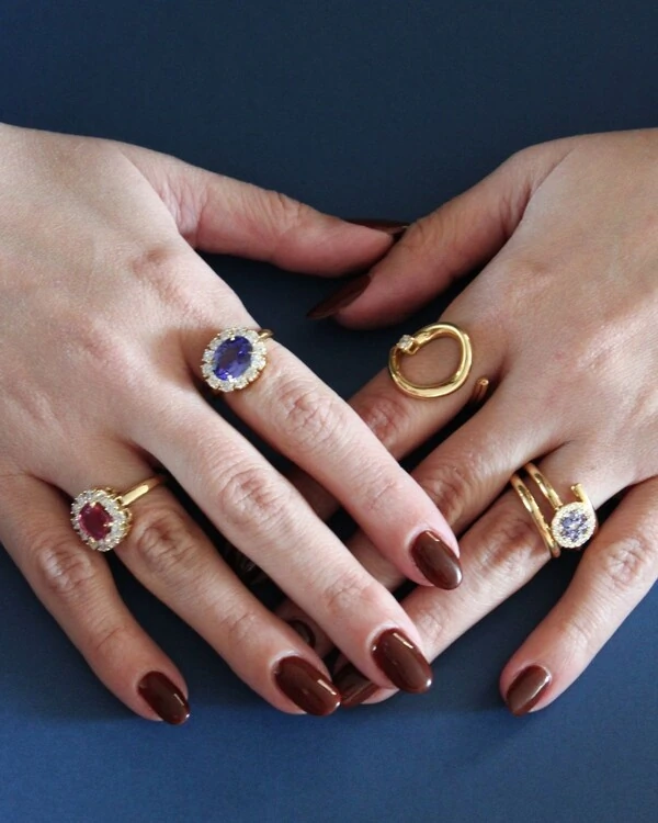 Anel Tanzanita Oval Diamante | Ouro Amarelo 18k
