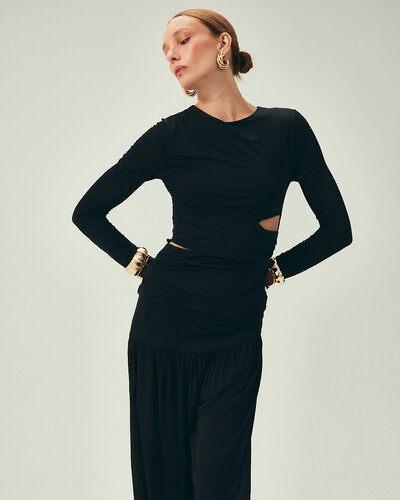 FotoBlusa Recortes Preto