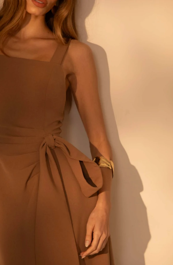Vestido Longo Minimalista com Fenda - Sly Wear