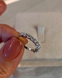 Meia aliança 8 pedras 4mm