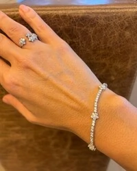 Pulseira riviera com florzinhas