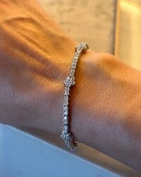 Pulseira riviera com florzinhas