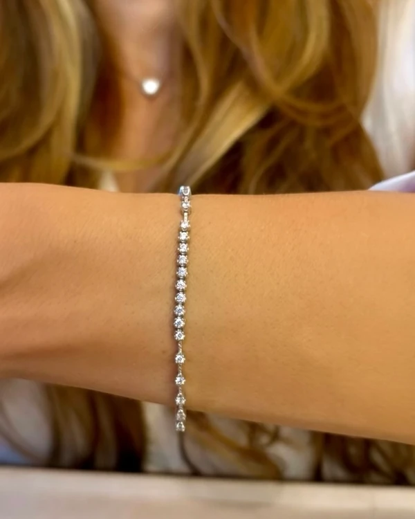 Pulseira fio faca com zircônias intercaladas